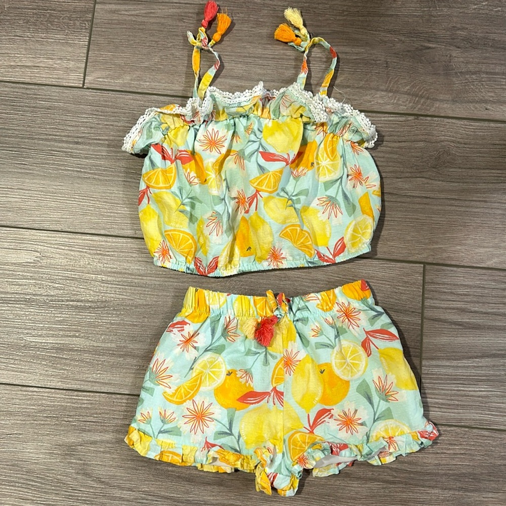 Toddler Girls 4T short set 🩷😊